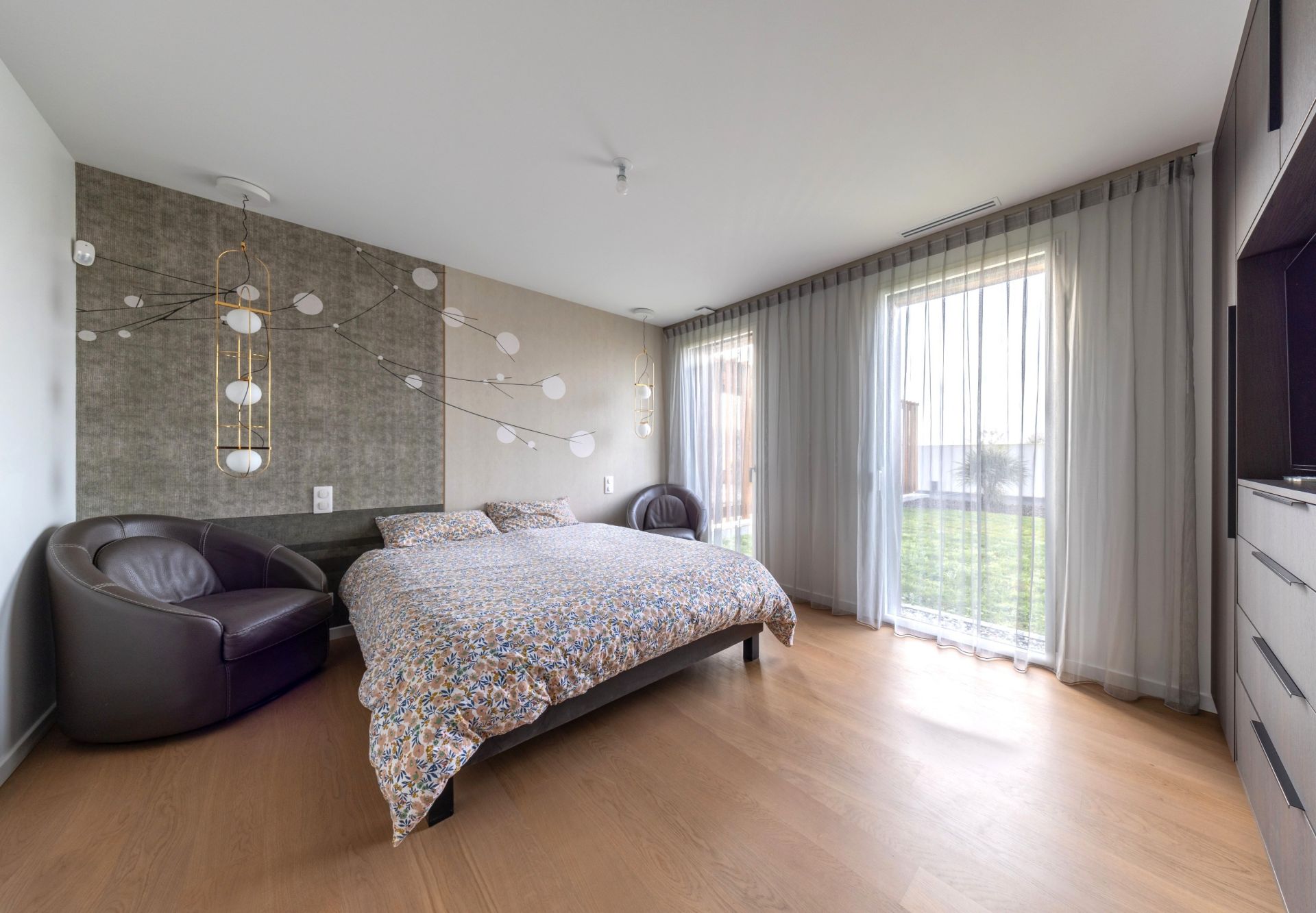 luxury house 5 Rooms for sale on AIZENAY (85190)