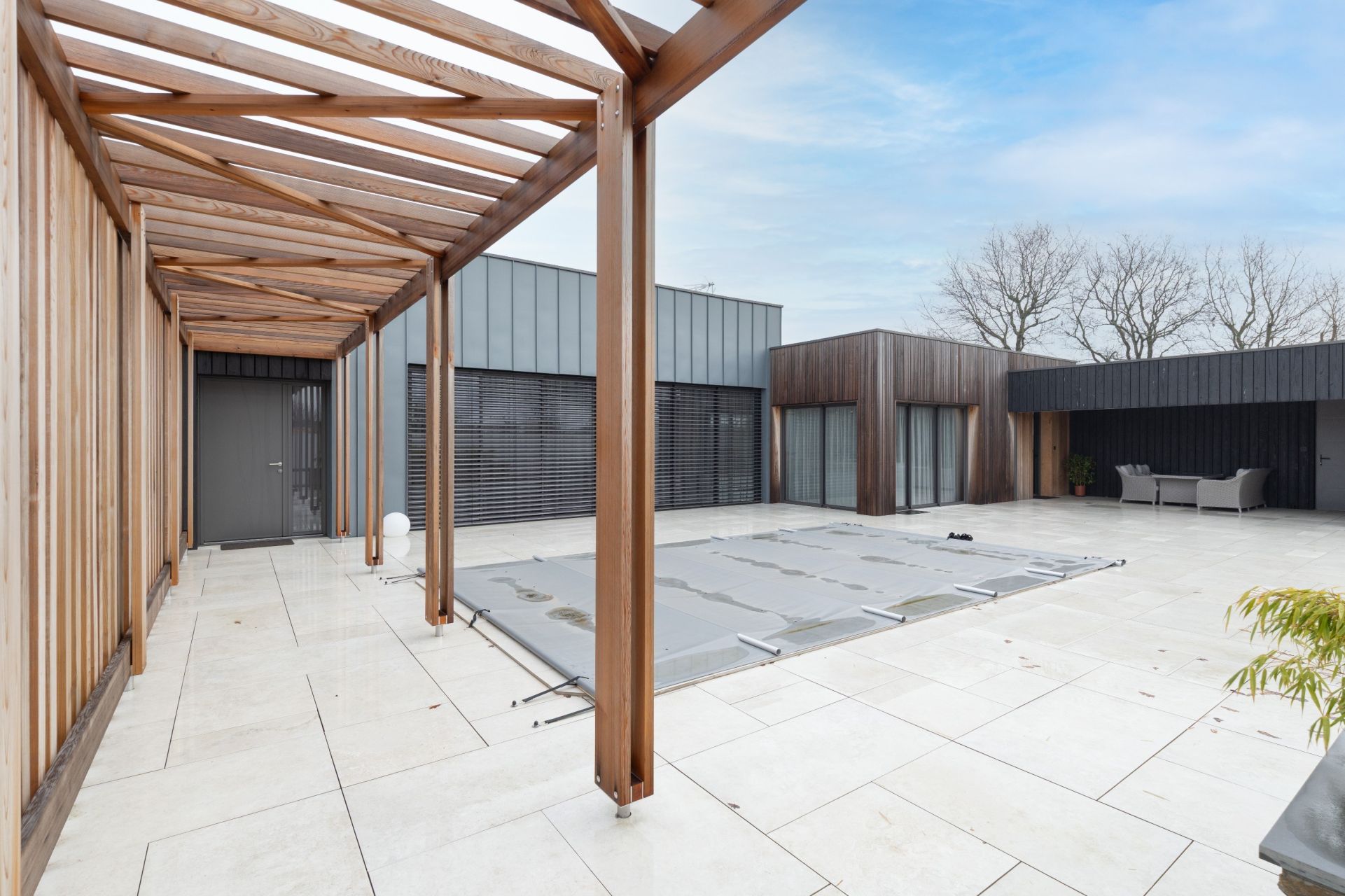 luxury house 5 Rooms for sale on AIZENAY (85190)