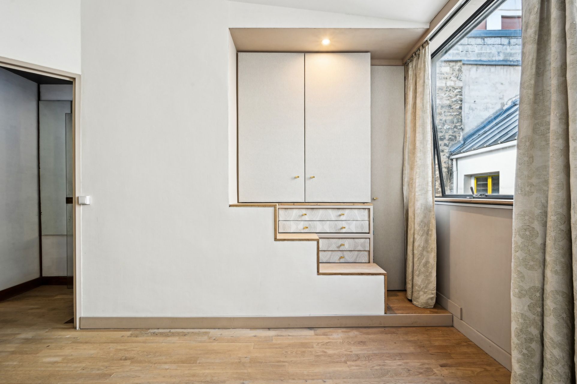 luxury artist studio 5 Rooms for sale on PARIS (75014)