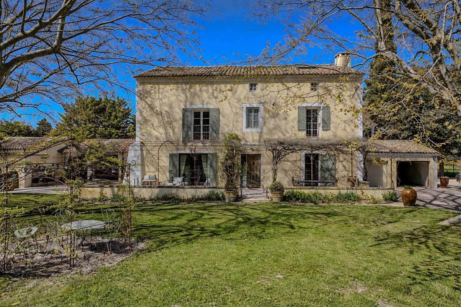 luxury house 9 Rooms for sale on PERNES LES FONTAINES (84210)