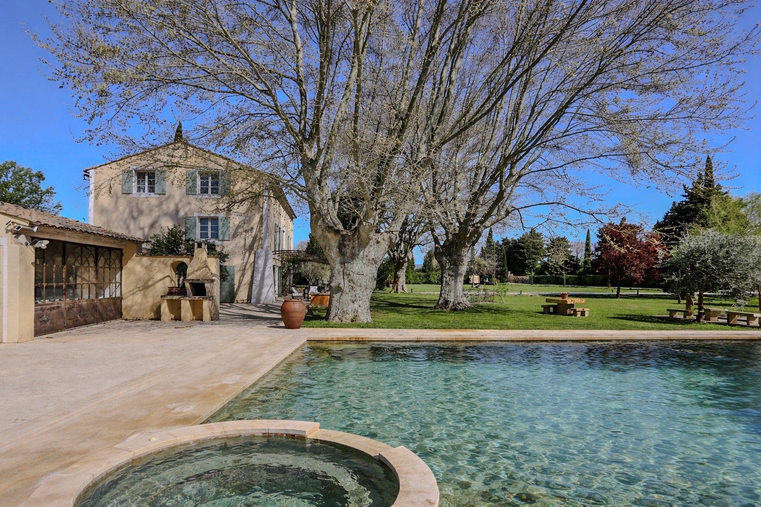 luxury house 9 Rooms for sale on PERNES LES FONTAINES (84210)