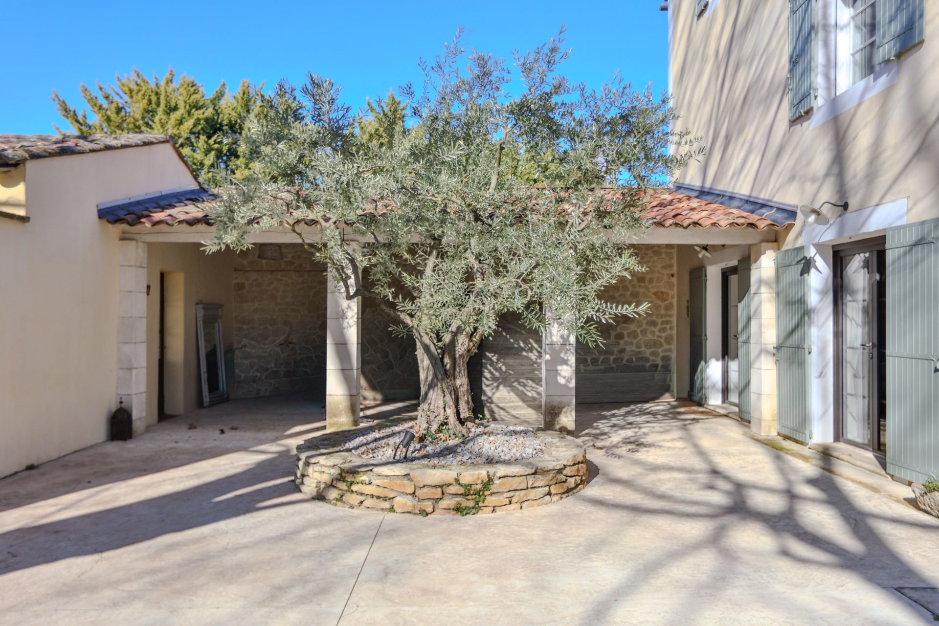 maison de luxe 9 Pièces en vente sur PERNES LES FONTAINES (84210)