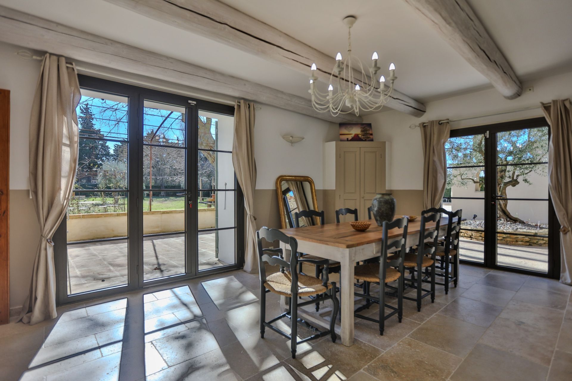 maison de luxe 9 Pièces en vente sur PERNES LES FONTAINES (84210)