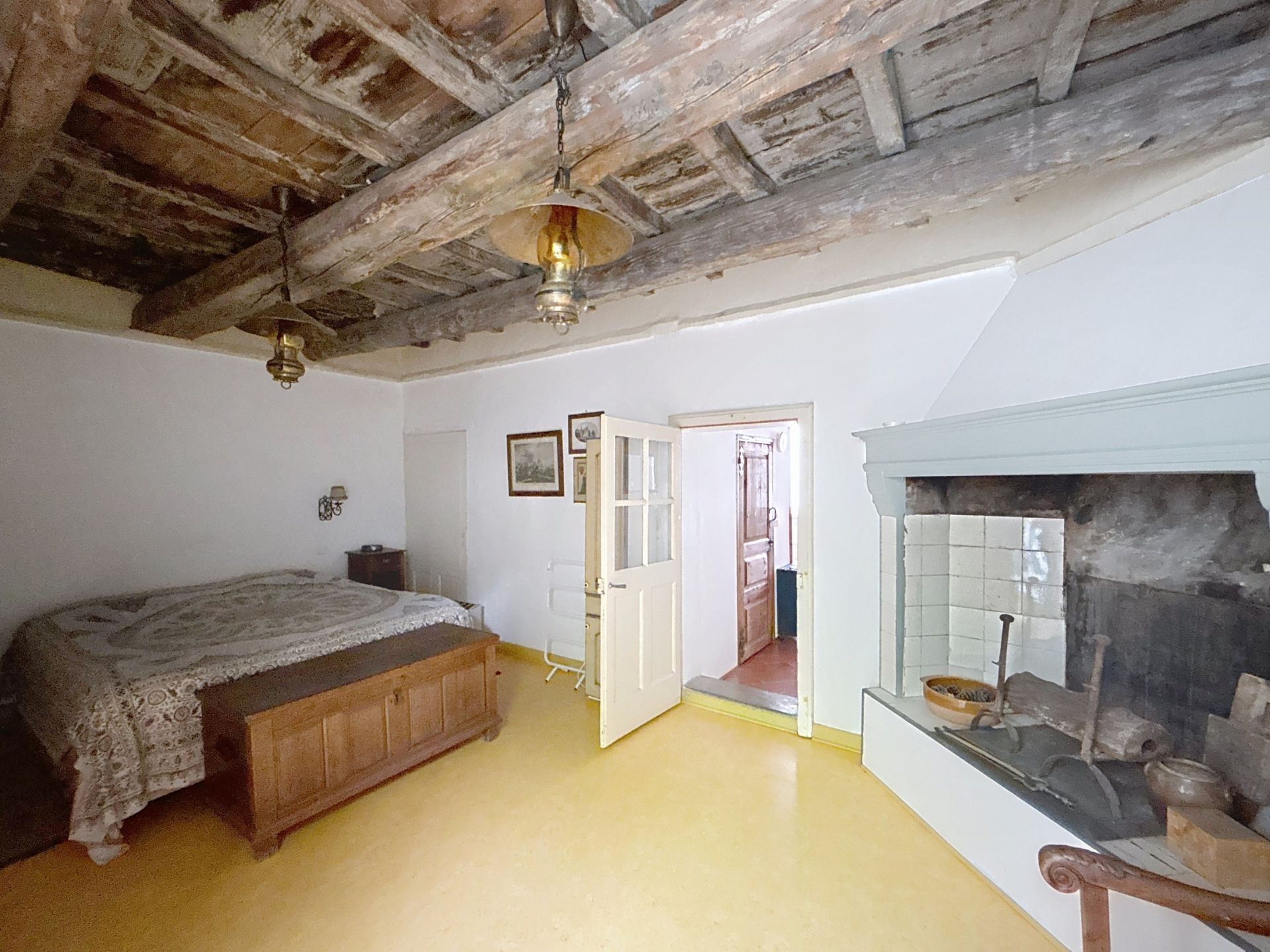 building for sale on UZES (30700)