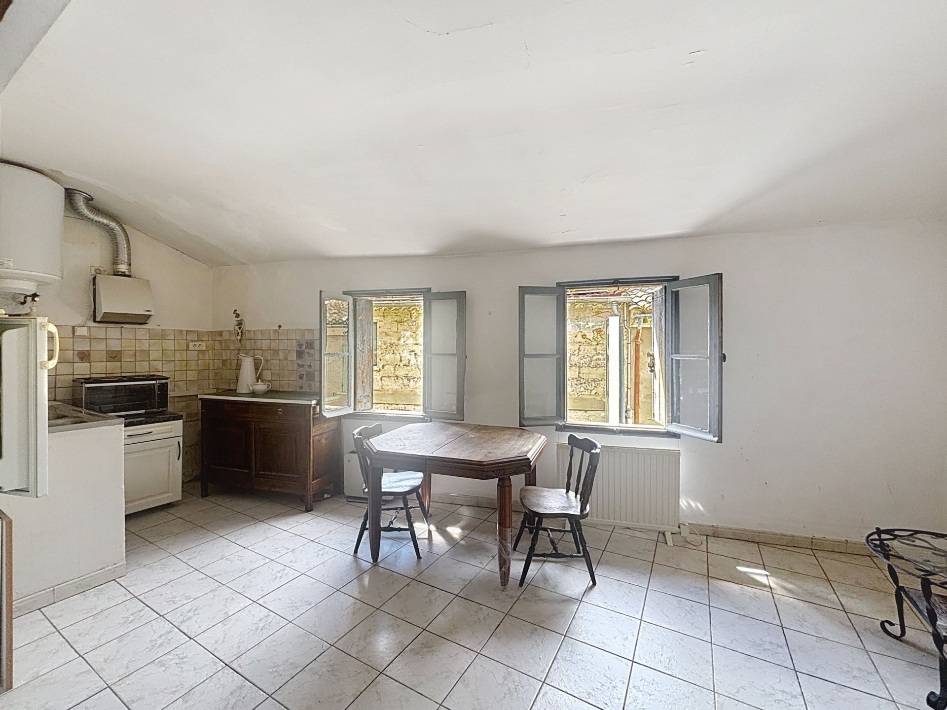 building for sale on UZES (30700)