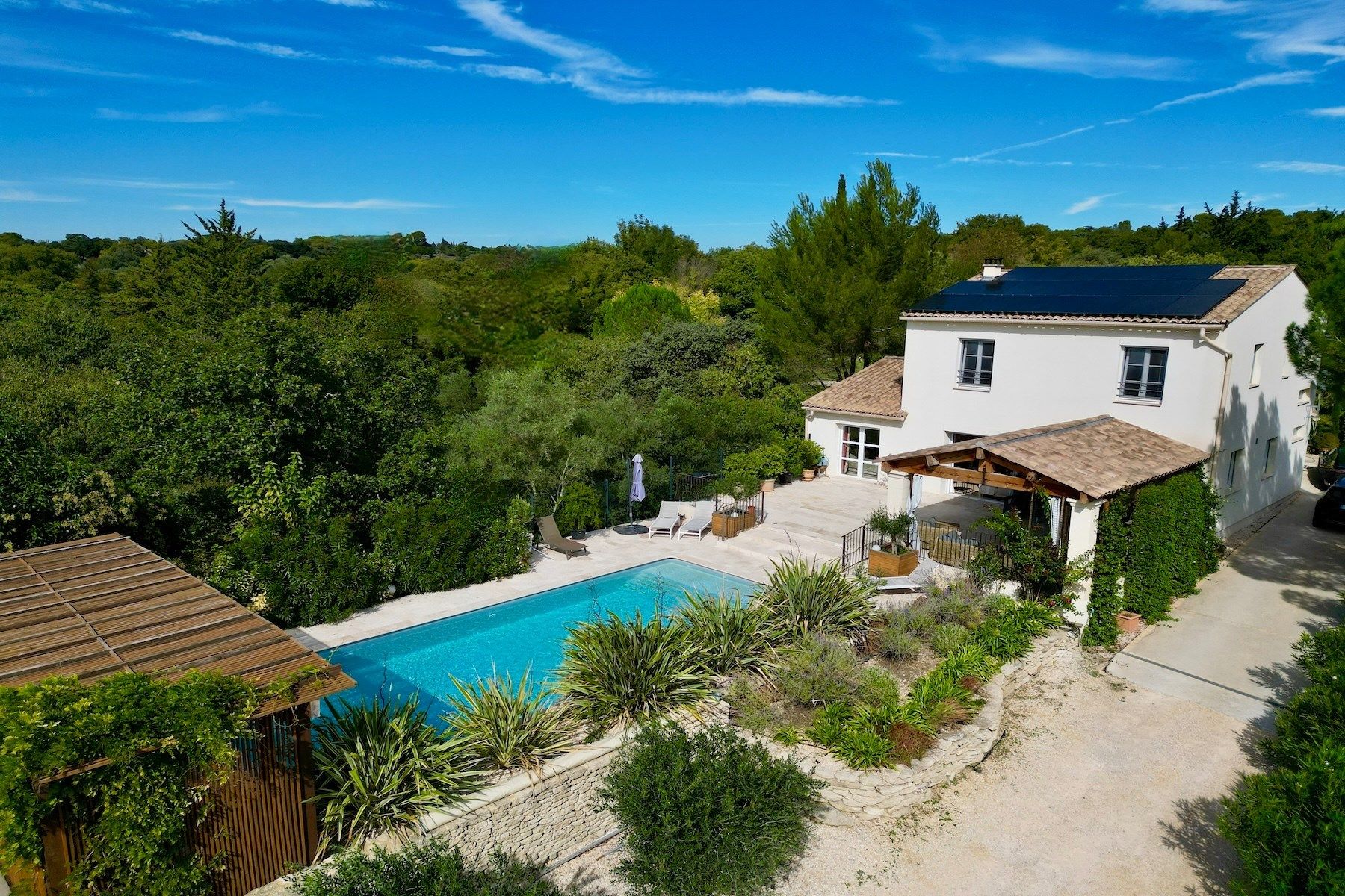 luxury house 6 Rooms for sale on UZES (30700)