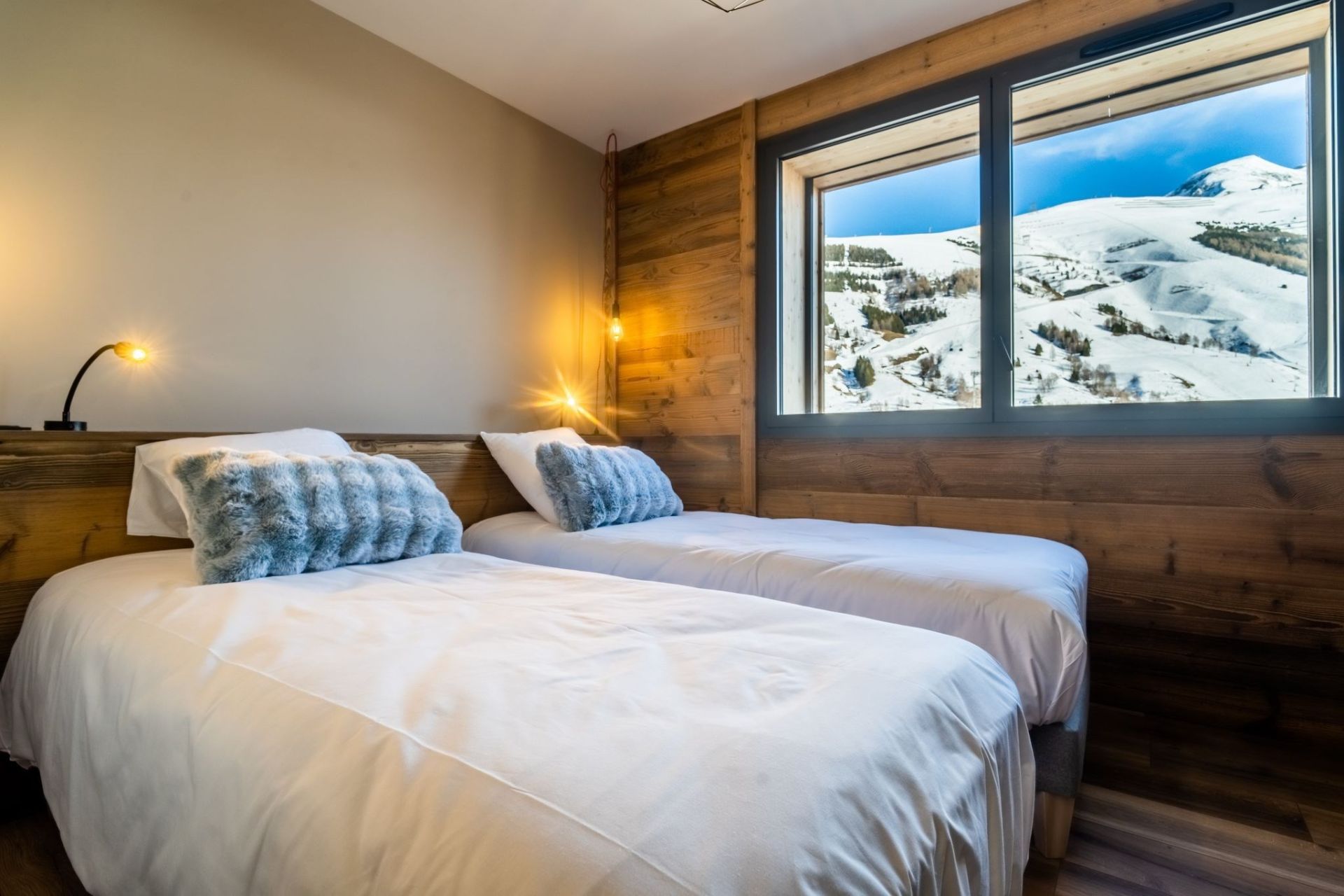 luxury chalet 6 Rooms for seasonal rent on LES DEUX ALPES (38860)