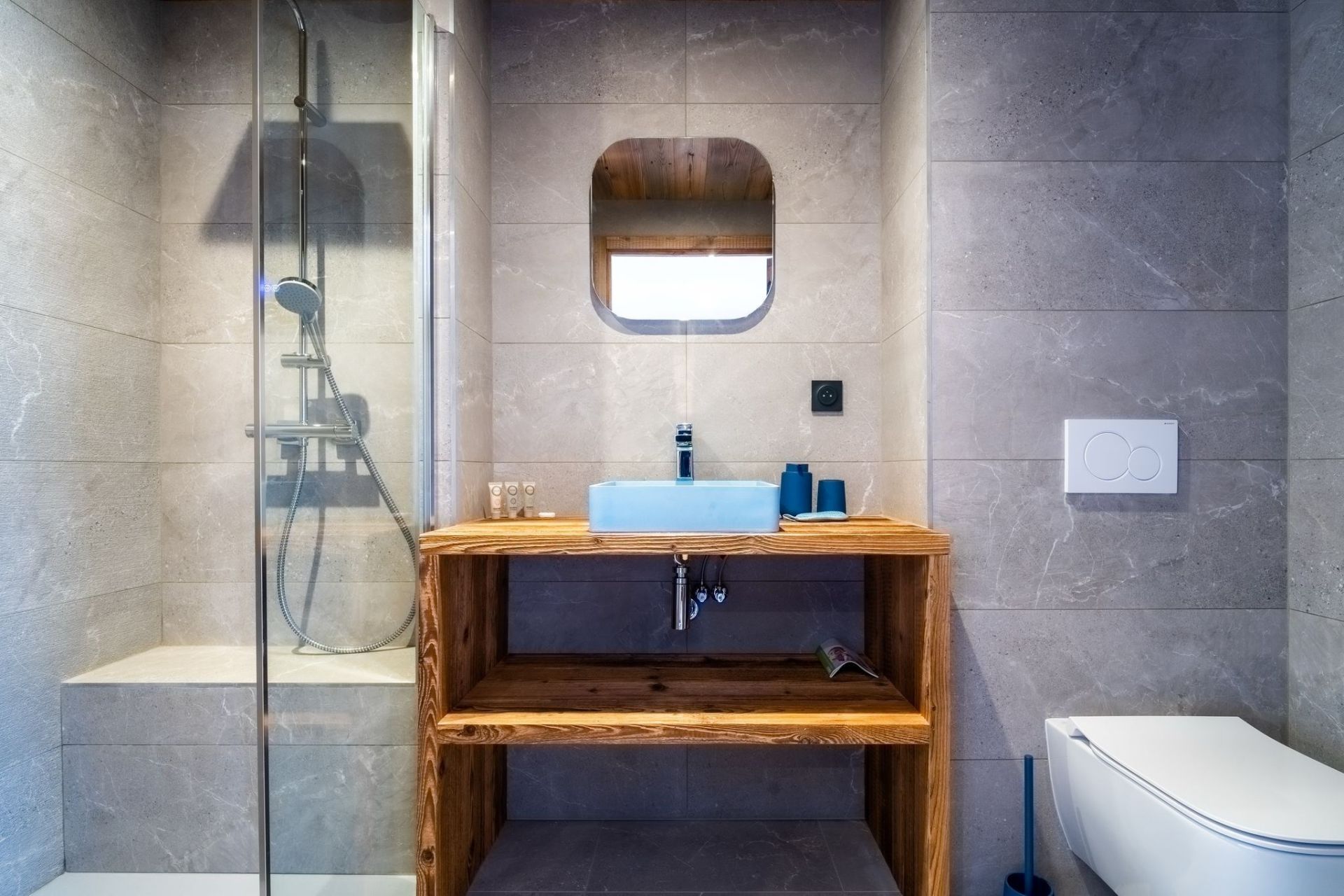 luxury chalet 6 Rooms for seasonal rent on LES DEUX ALPES (38860)