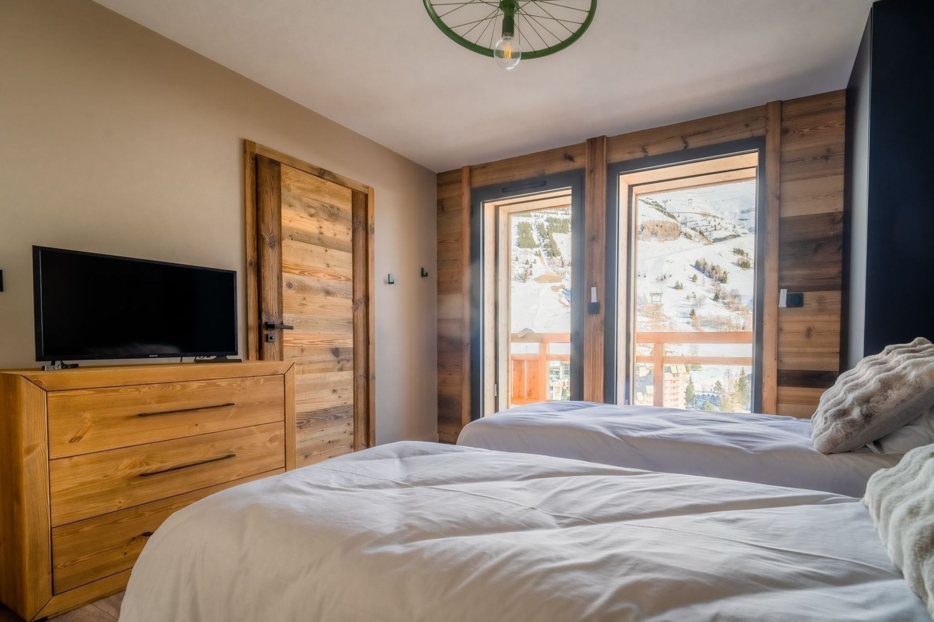 luxury chalet 6 Rooms for seasonal rent on LES DEUX ALPES (38860)