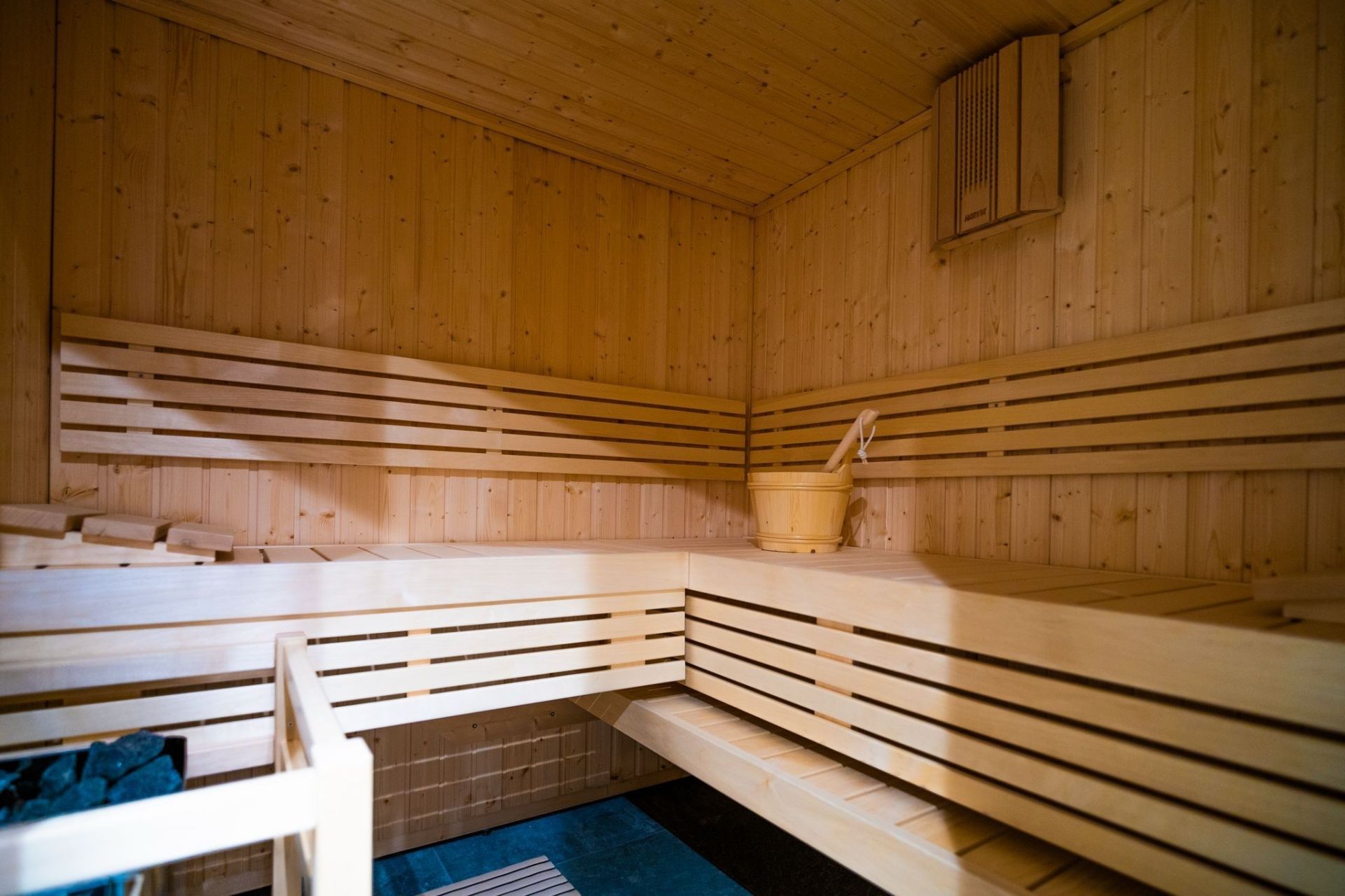 luxury chalet 6 Rooms for seasonal rent on LES DEUX ALPES (38860)