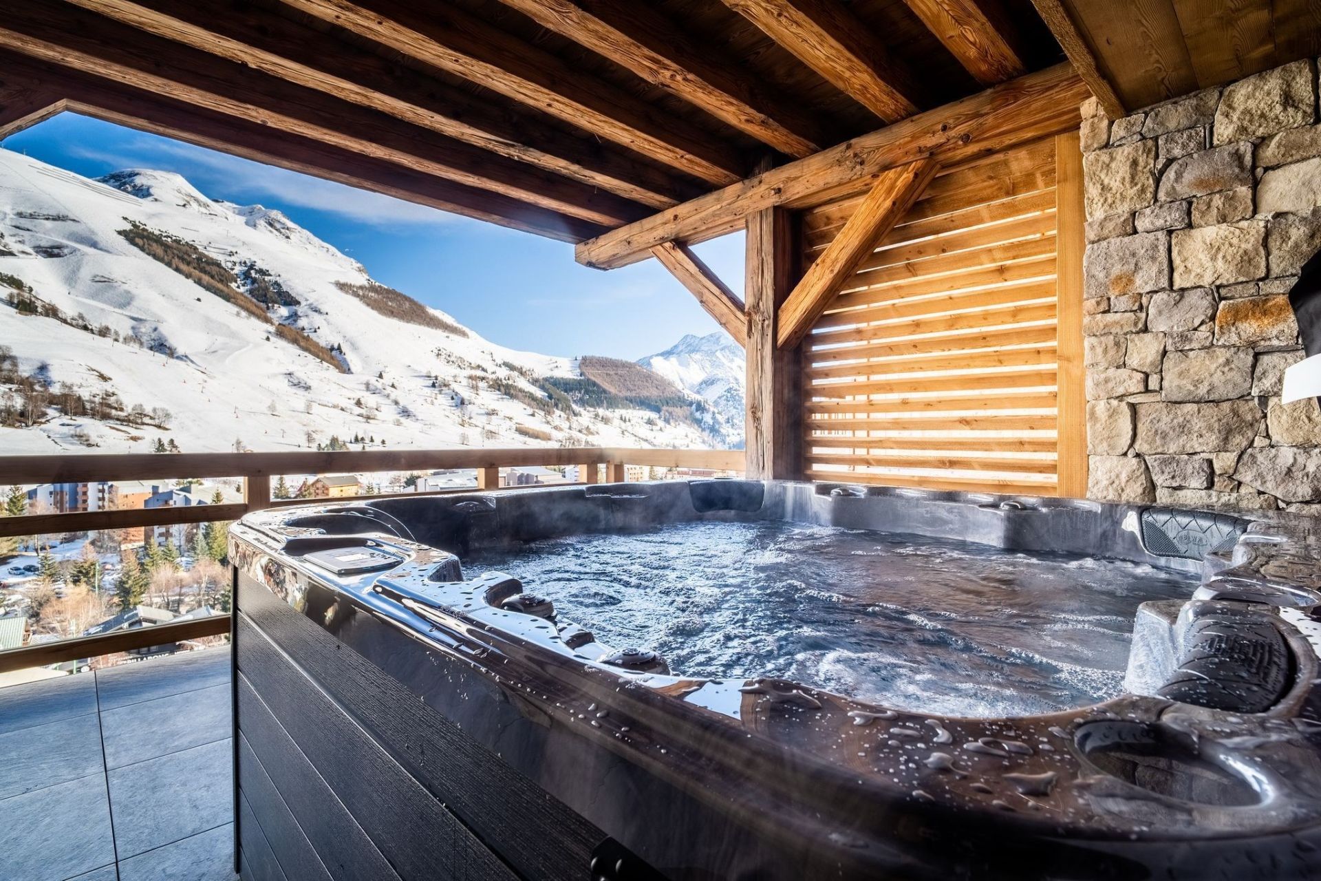 luxury chalet 6 Rooms for seasonal rent on LES DEUX ALPES (38860)
