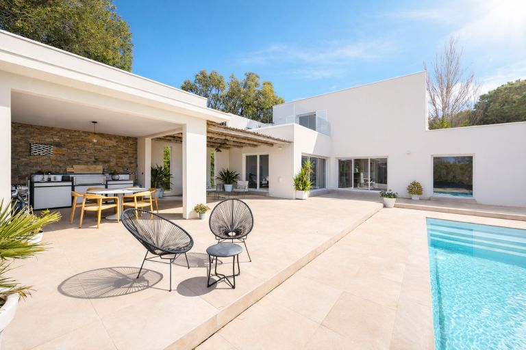 luxury house 5 Rooms for sale on PERPIGNAN (66000)