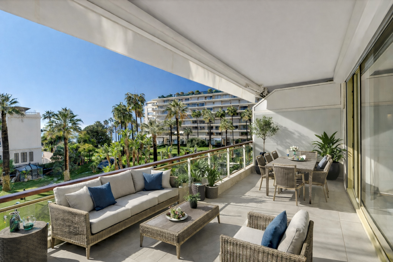 luxury apartment 3 Rooms for sale on CANNES (06400)