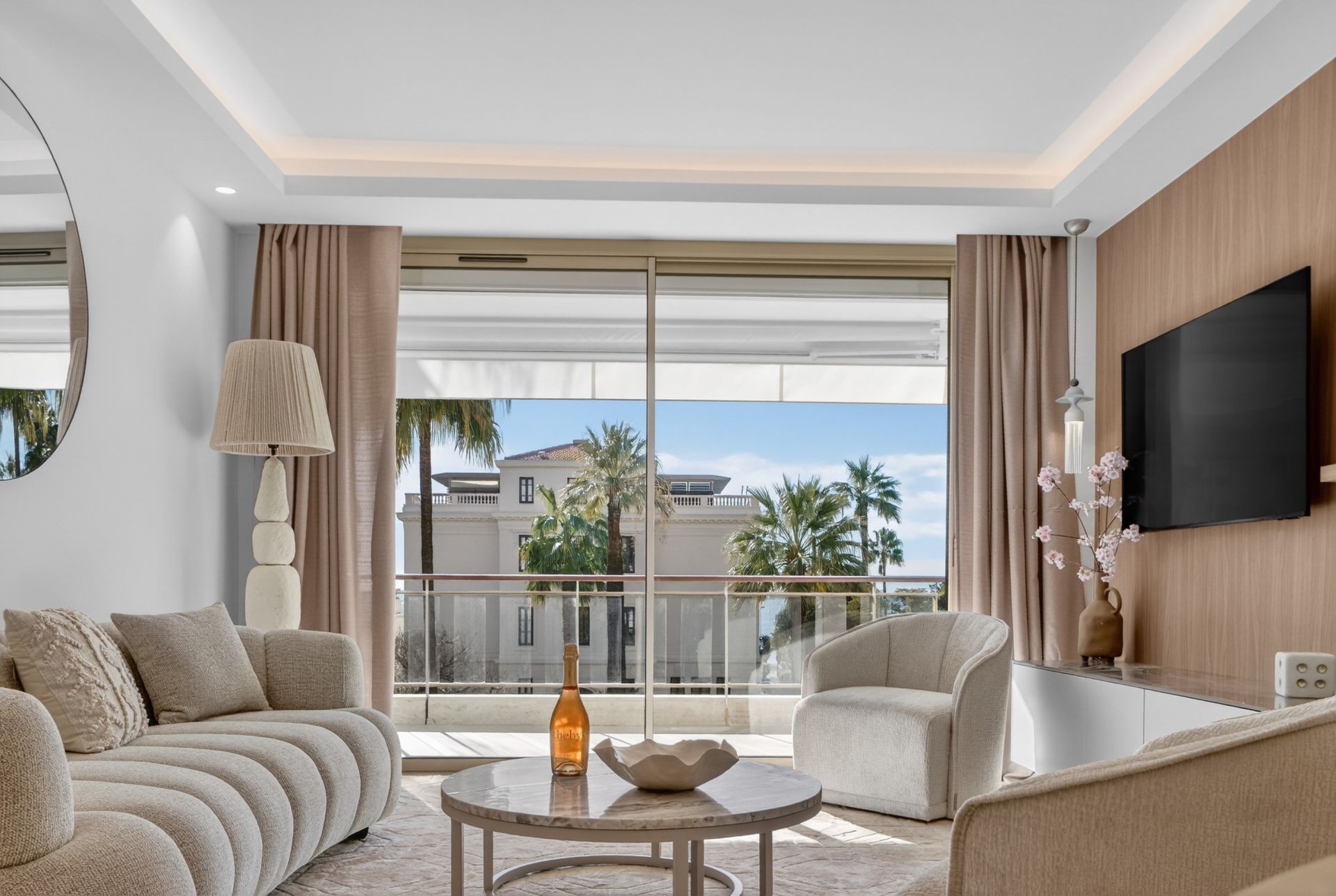 luxury apartment 3 Rooms for sale on CANNES (06400)
