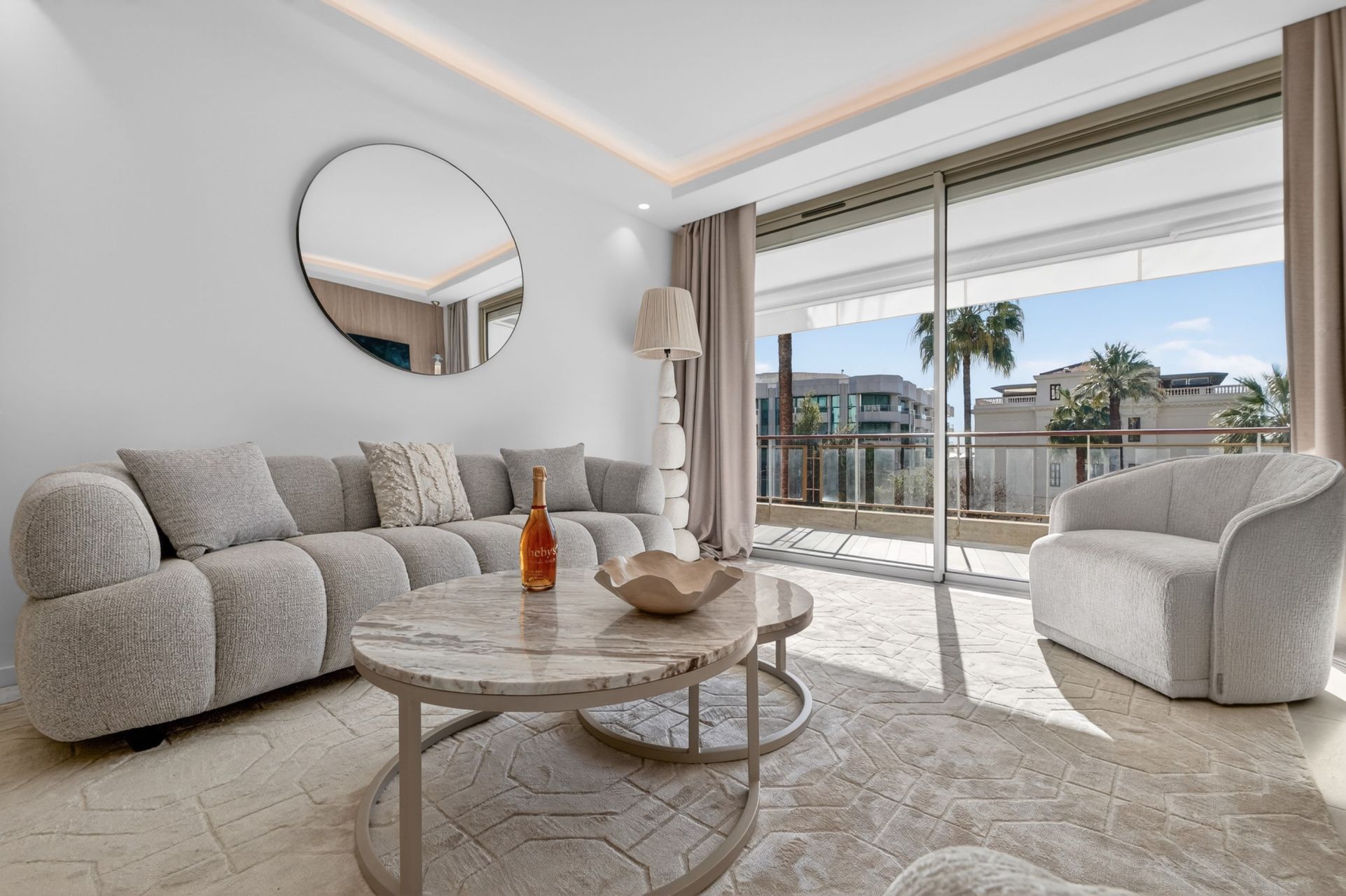luxury apartment 3 Rooms for sale on CANNES (06400)