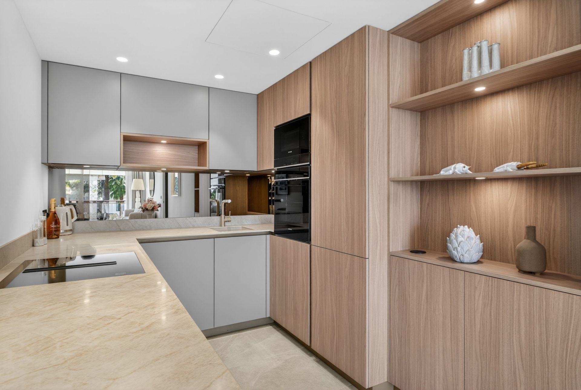 luxury apartment 3 Rooms for sale on CANNES (06400)