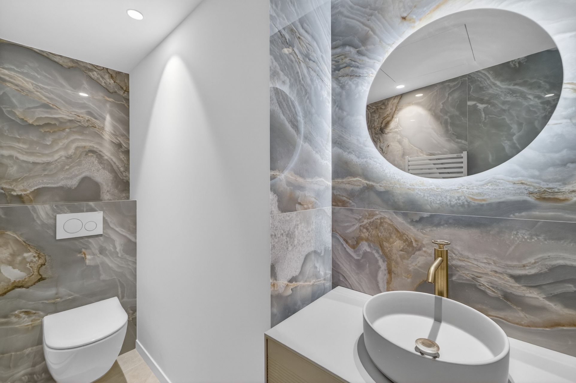 luxury apartment 3 Rooms for sale on CANNES (06400)