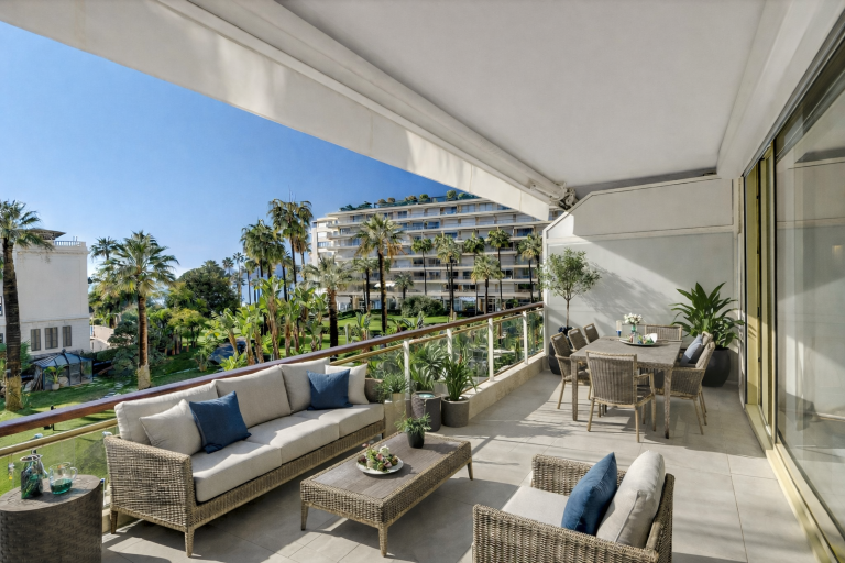 luxury apartment 3 Rooms for sale on CANNES (06400)