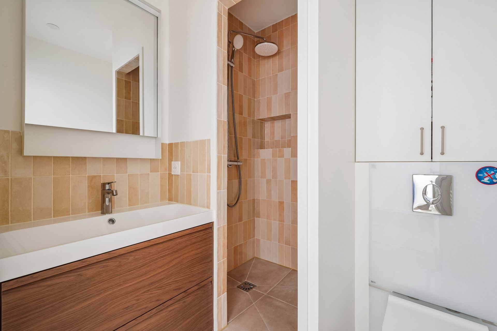 luxury apartment 1 room for rent on PARIS (75007)