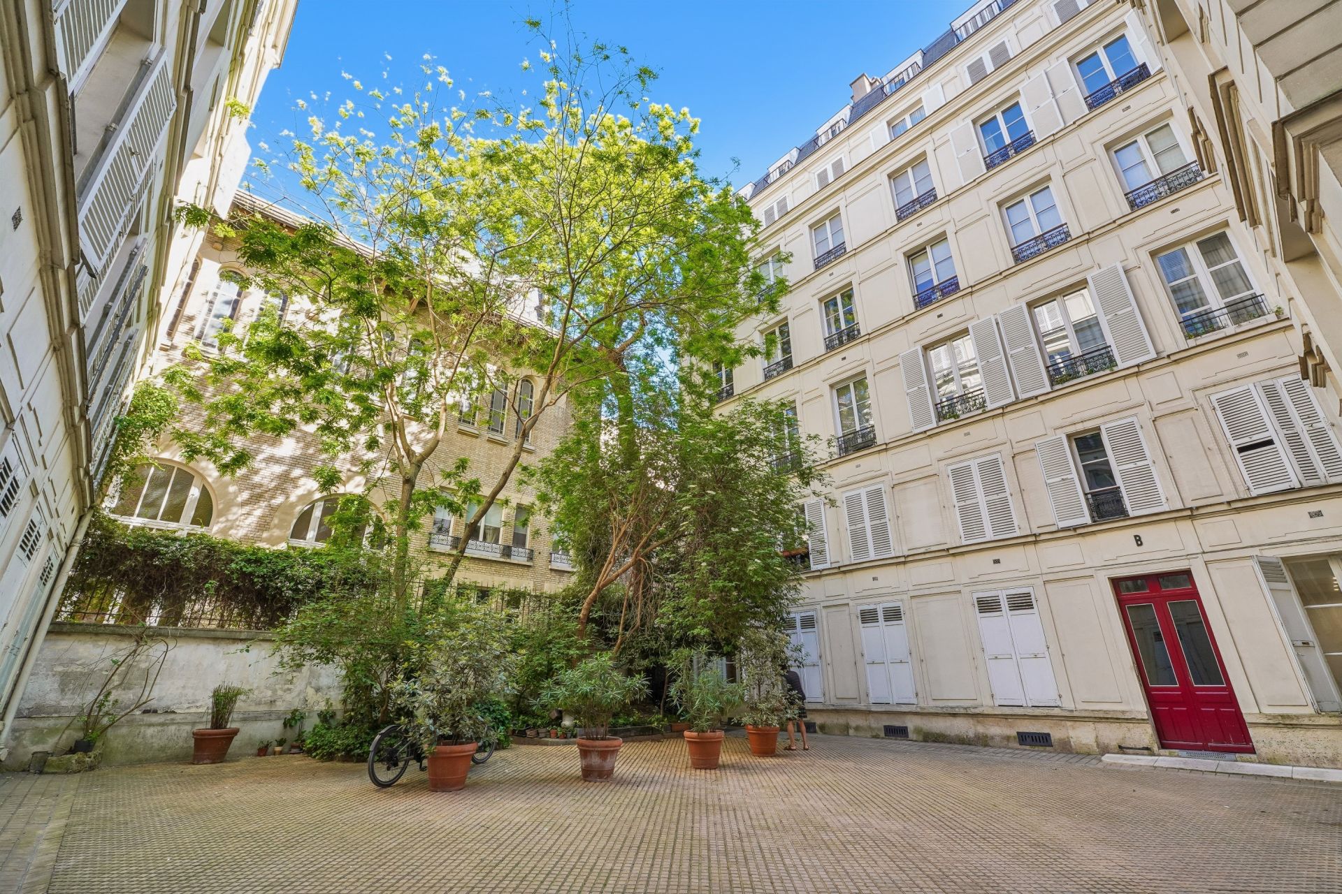 luxury apartment 1 room for rent on PARIS (75007)