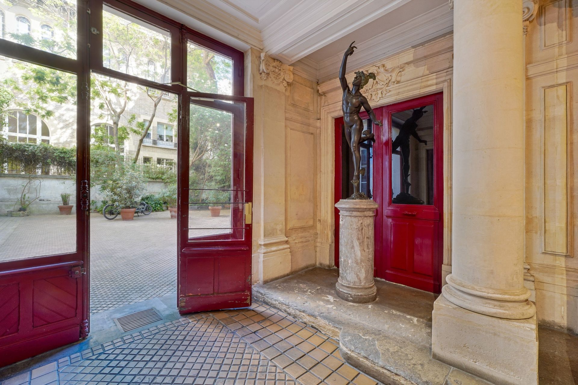 luxury apartment 1 room for rent on PARIS (75007)