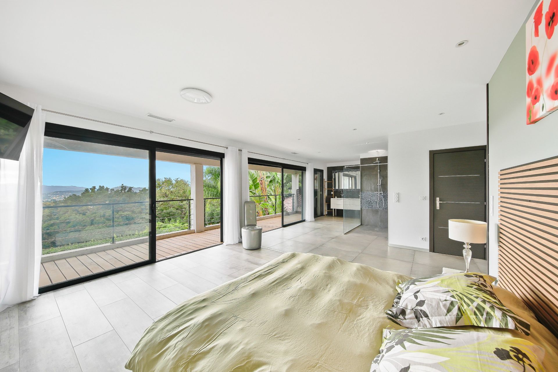 luxury house 7 Rooms for sale on OLLIOULES (83190)