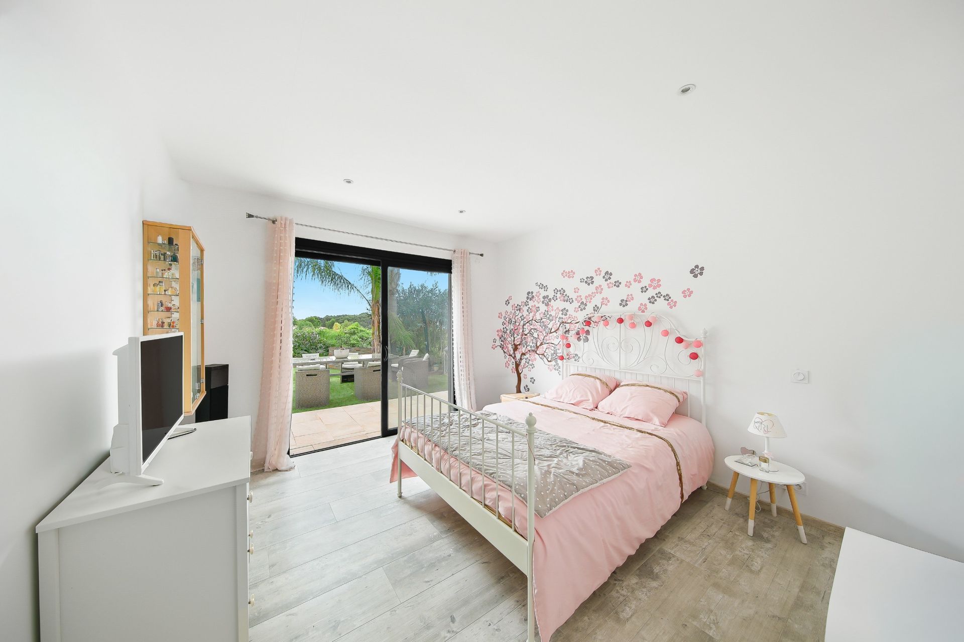 luxury house 7 Rooms for sale on OLLIOULES (83190)