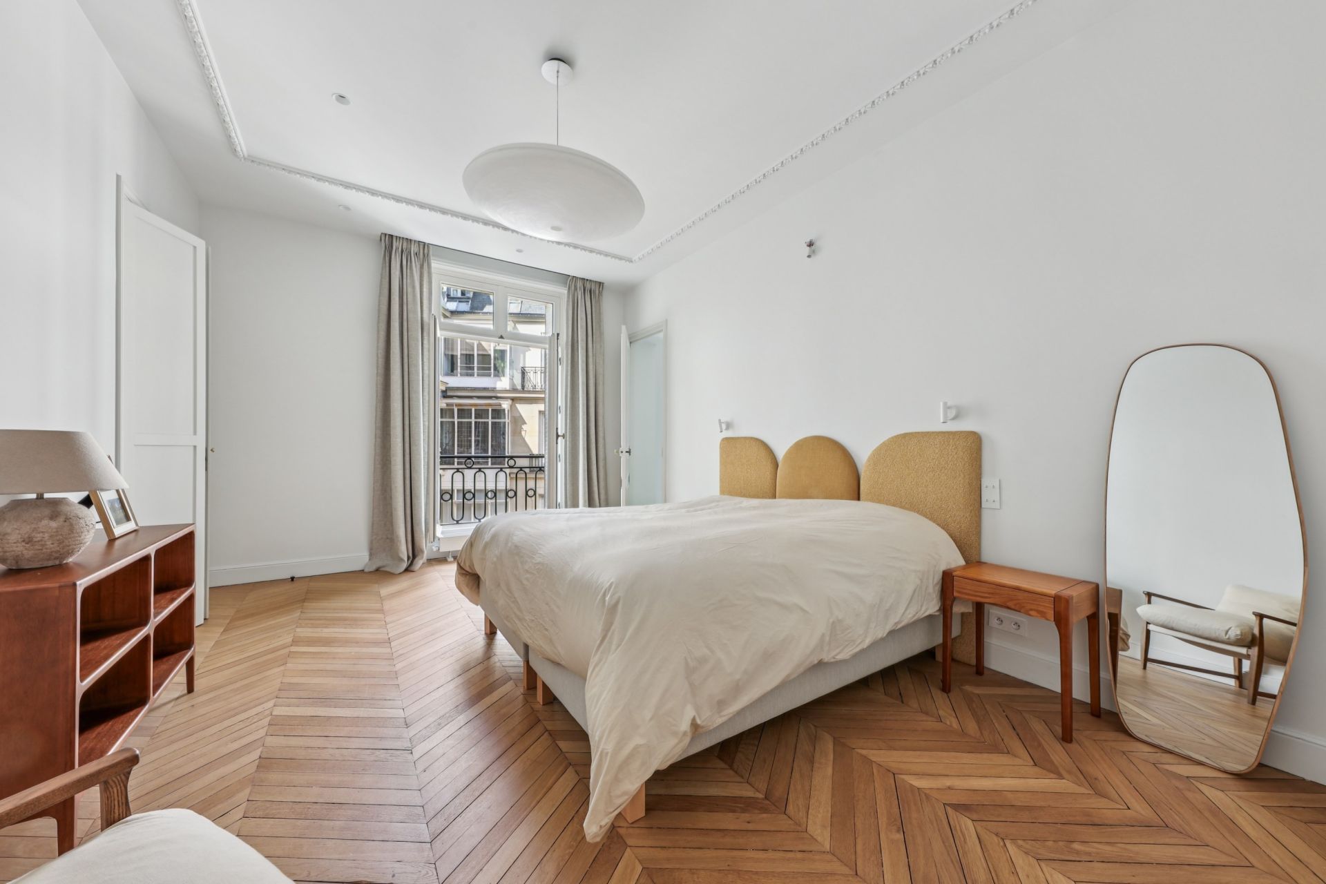 luxury apartment 7 Rooms for sale on PARIS (75017)