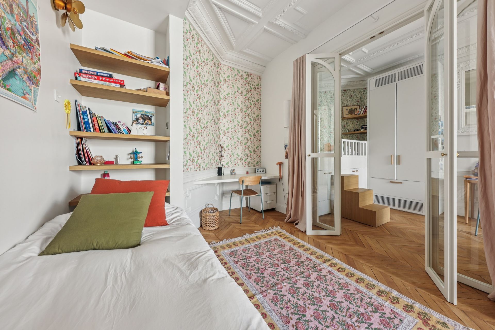 luxury apartment 7 Rooms for sale on PARIS (75017)
