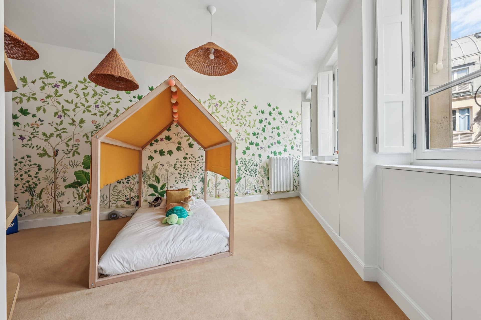 luxury apartment 7 Rooms for sale on PARIS (75017)