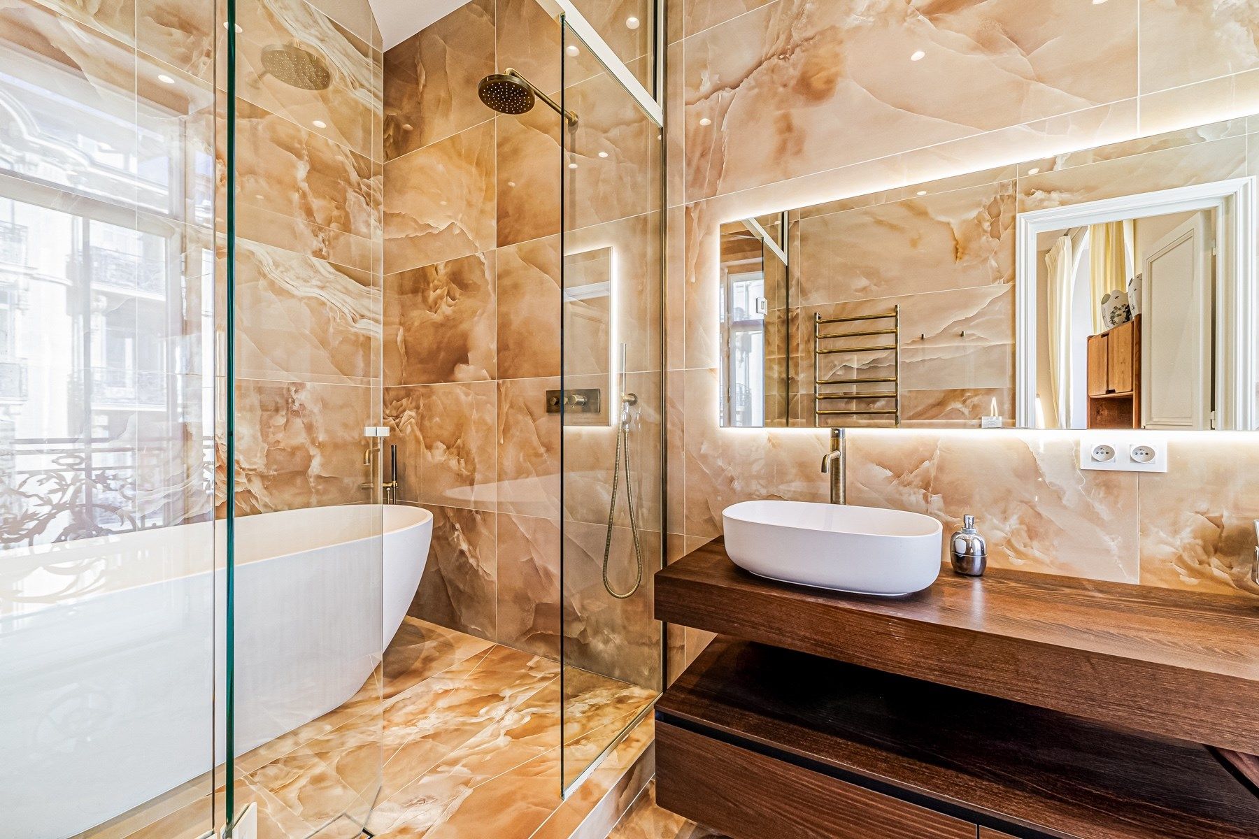 luxury apartment 4 Rooms for sale on NICE (06000)