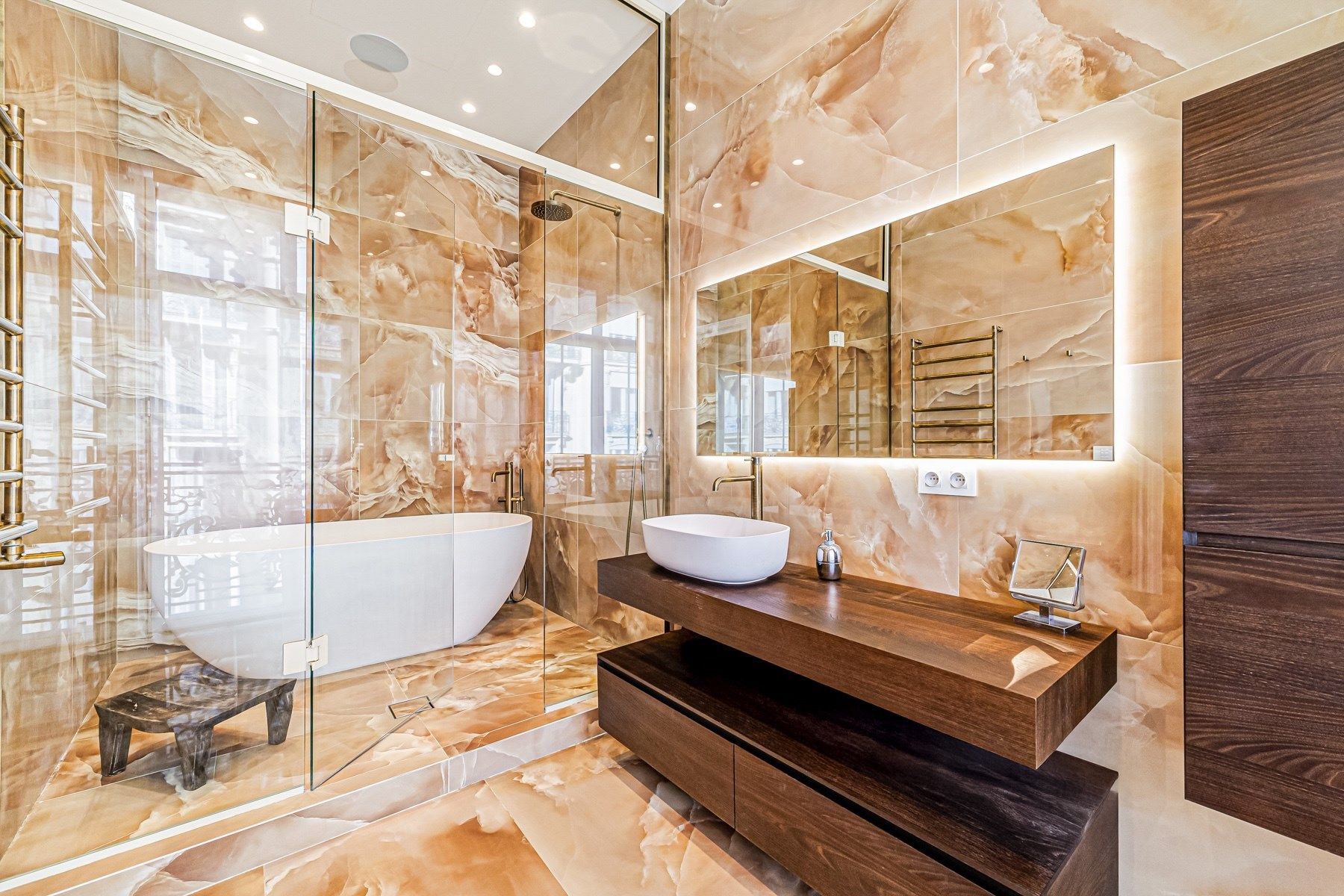 luxury apartment 4 Rooms for sale on NICE (06000)