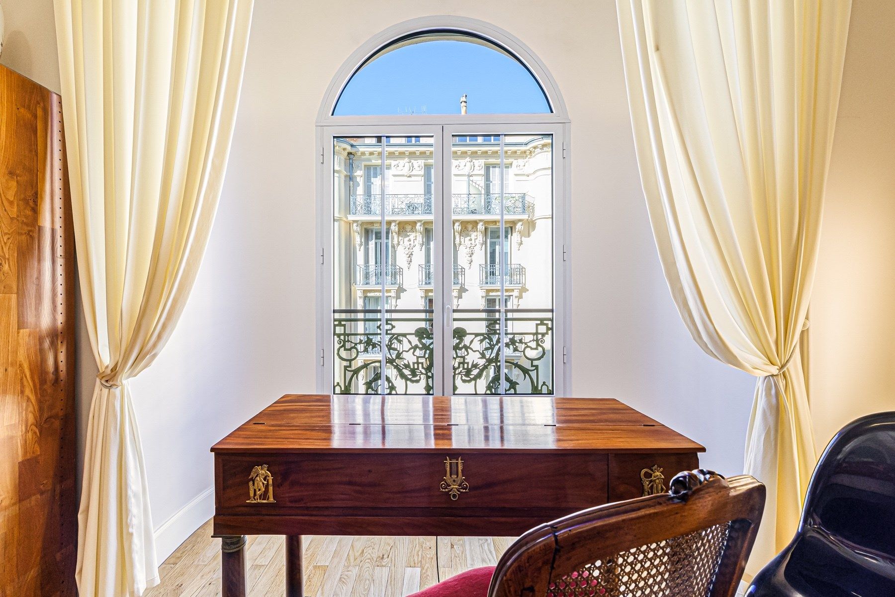 luxury apartment 4 Rooms for sale on NICE (06000)