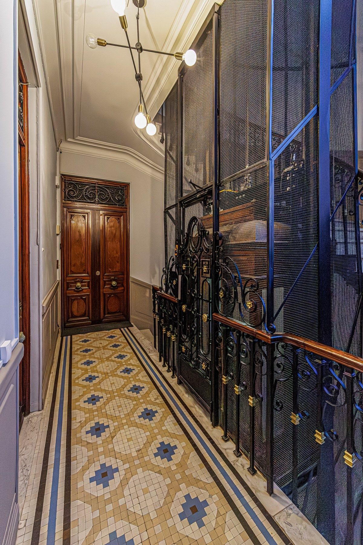 luxury apartment 4 Rooms for sale on NICE (06000)