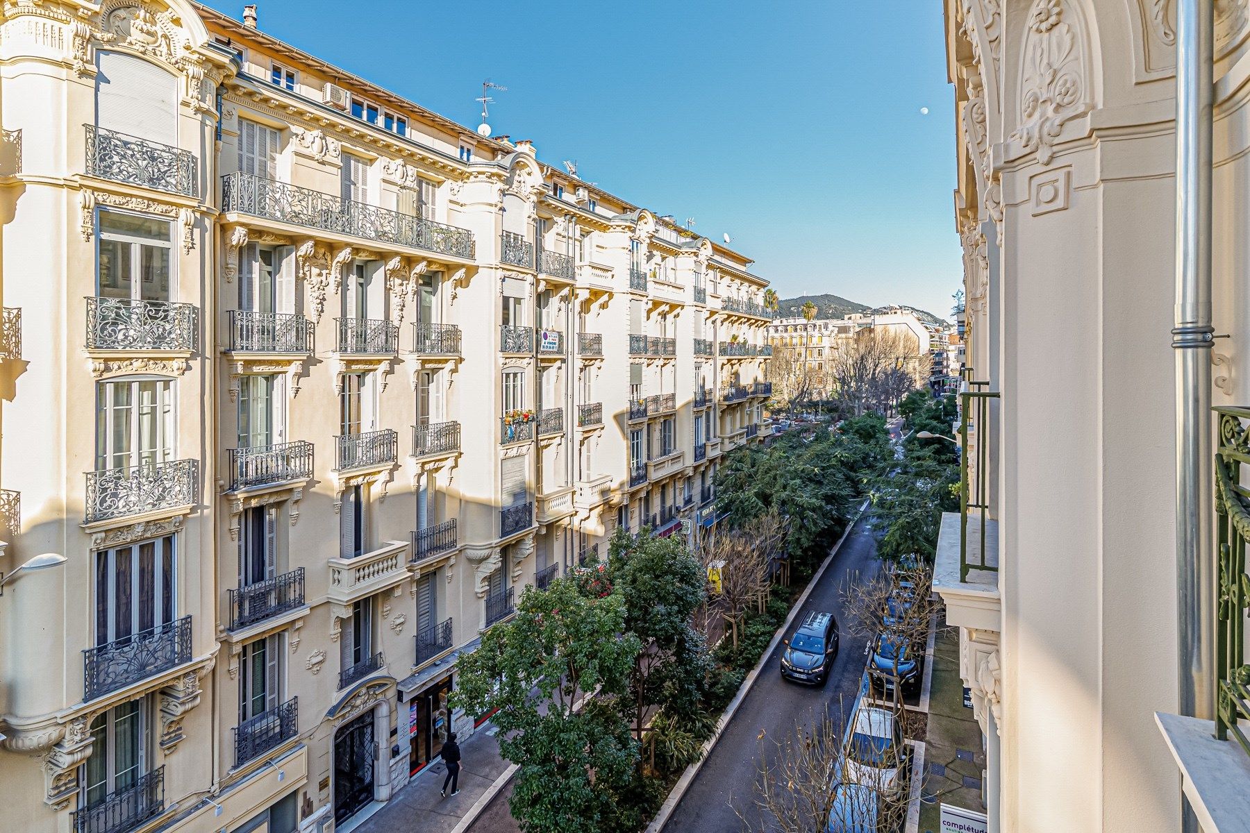 luxury apartment 4 Rooms for sale on NICE (06000)
