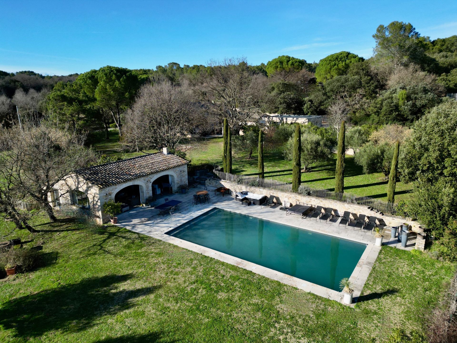 luxury house 8 Rooms for sale on UZES (30700)