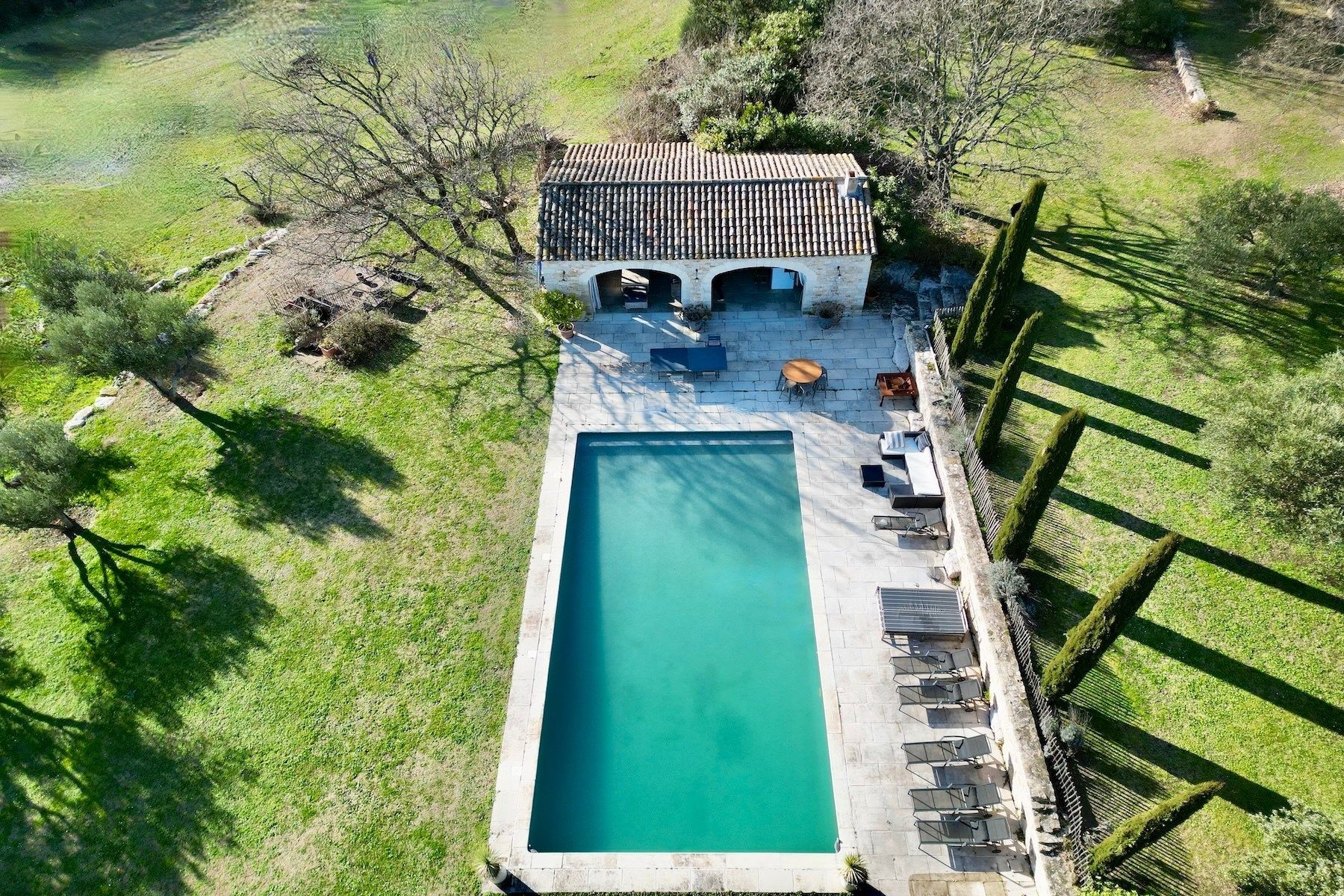luxury house 8 Rooms for sale on UZES (30700)