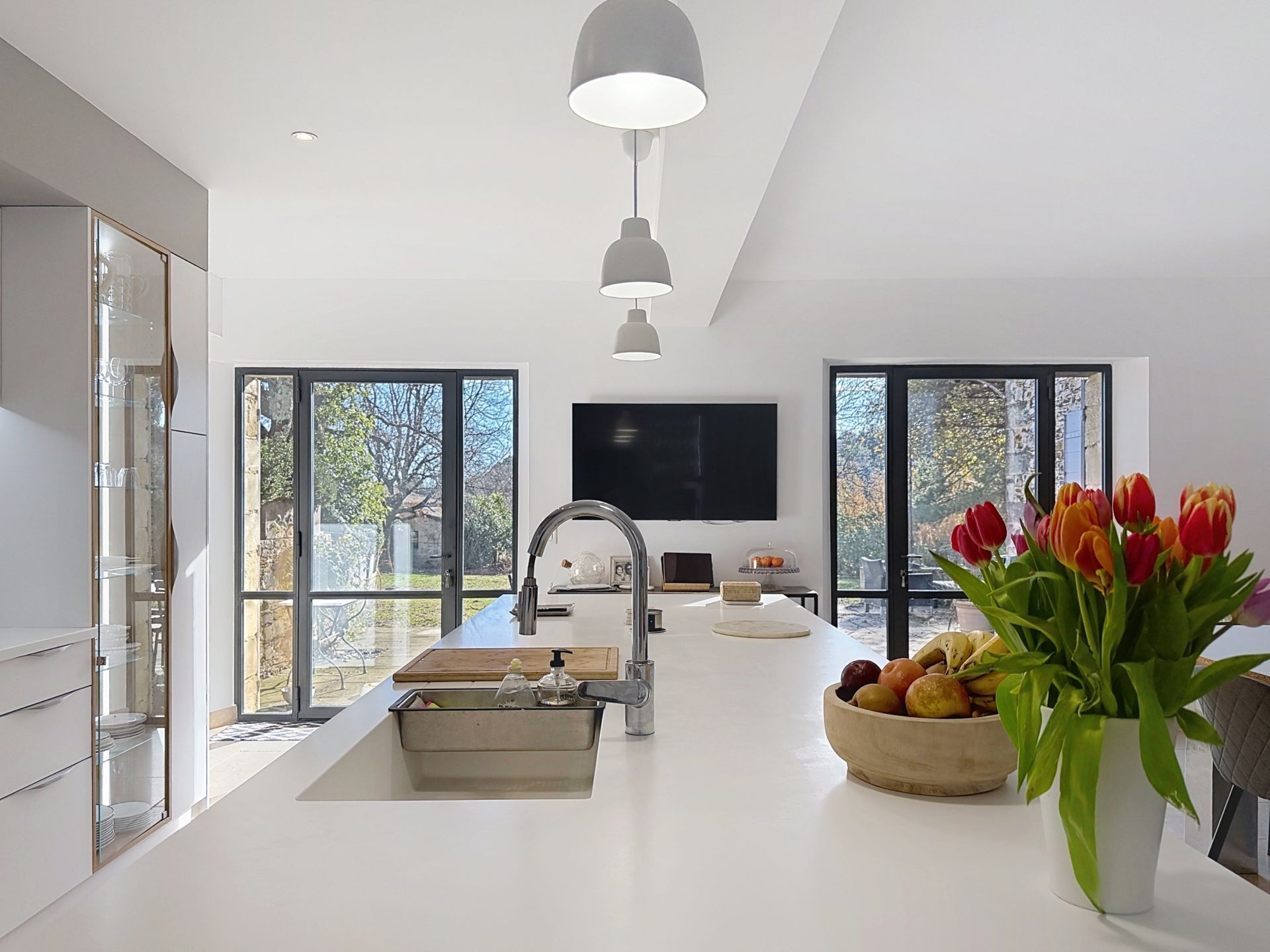 luxury house 8 Rooms for sale on UZES (30700)