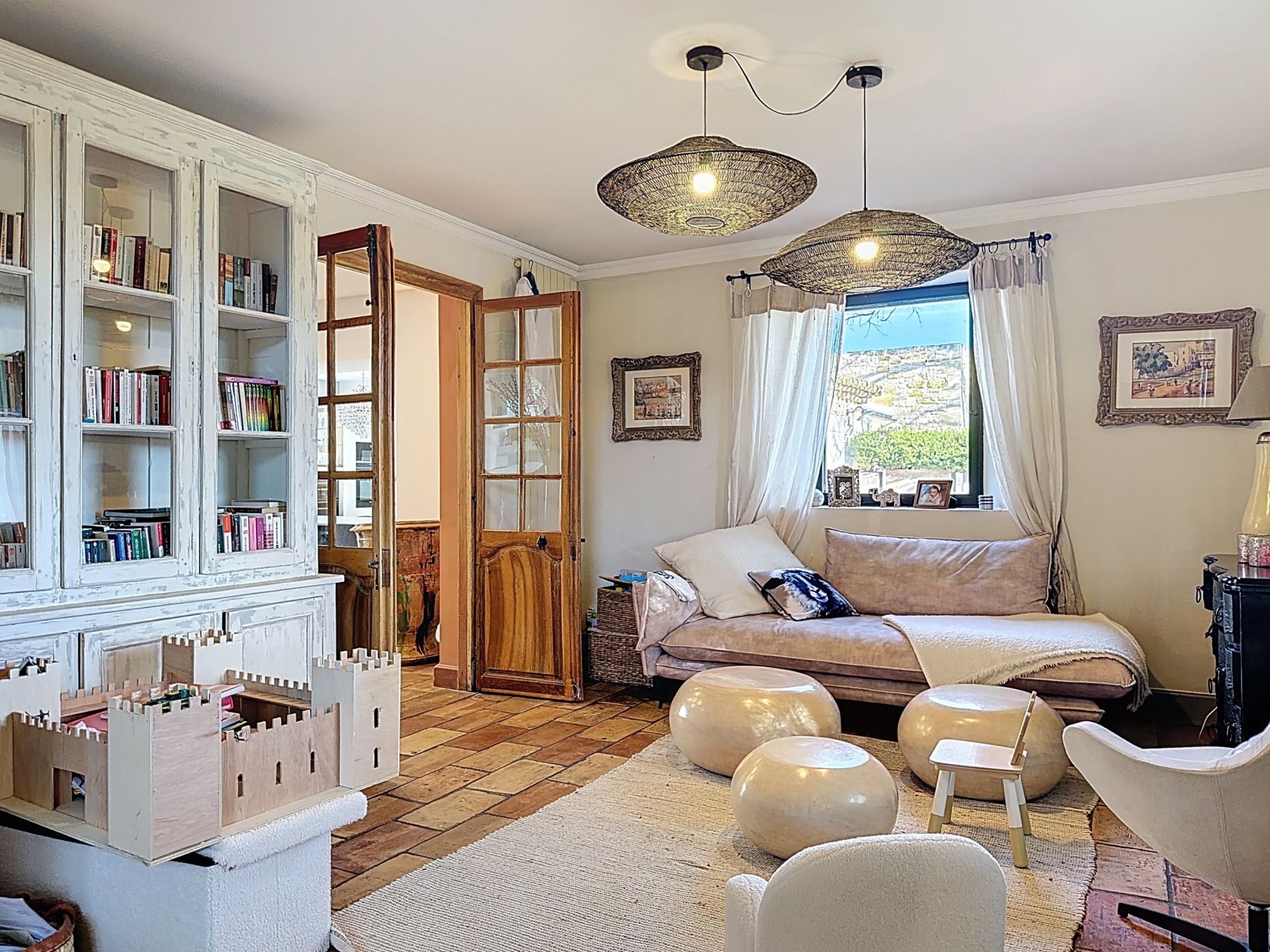 luxury house 8 Rooms for sale on UZES (30700)