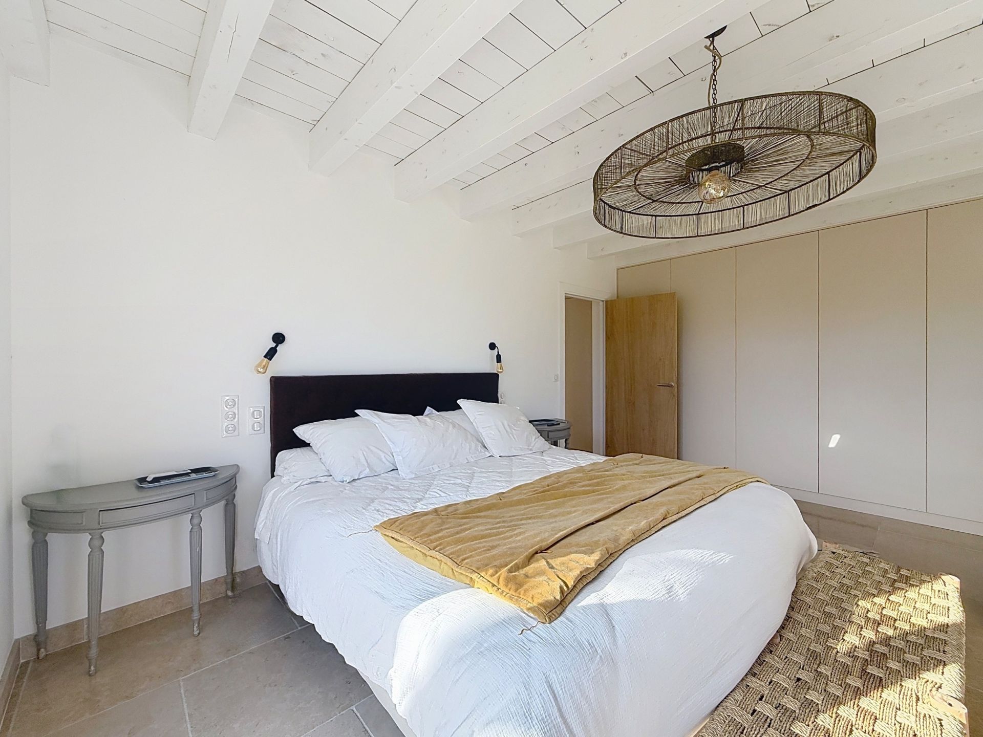 luxury house 8 Rooms for sale on UZES (30700)