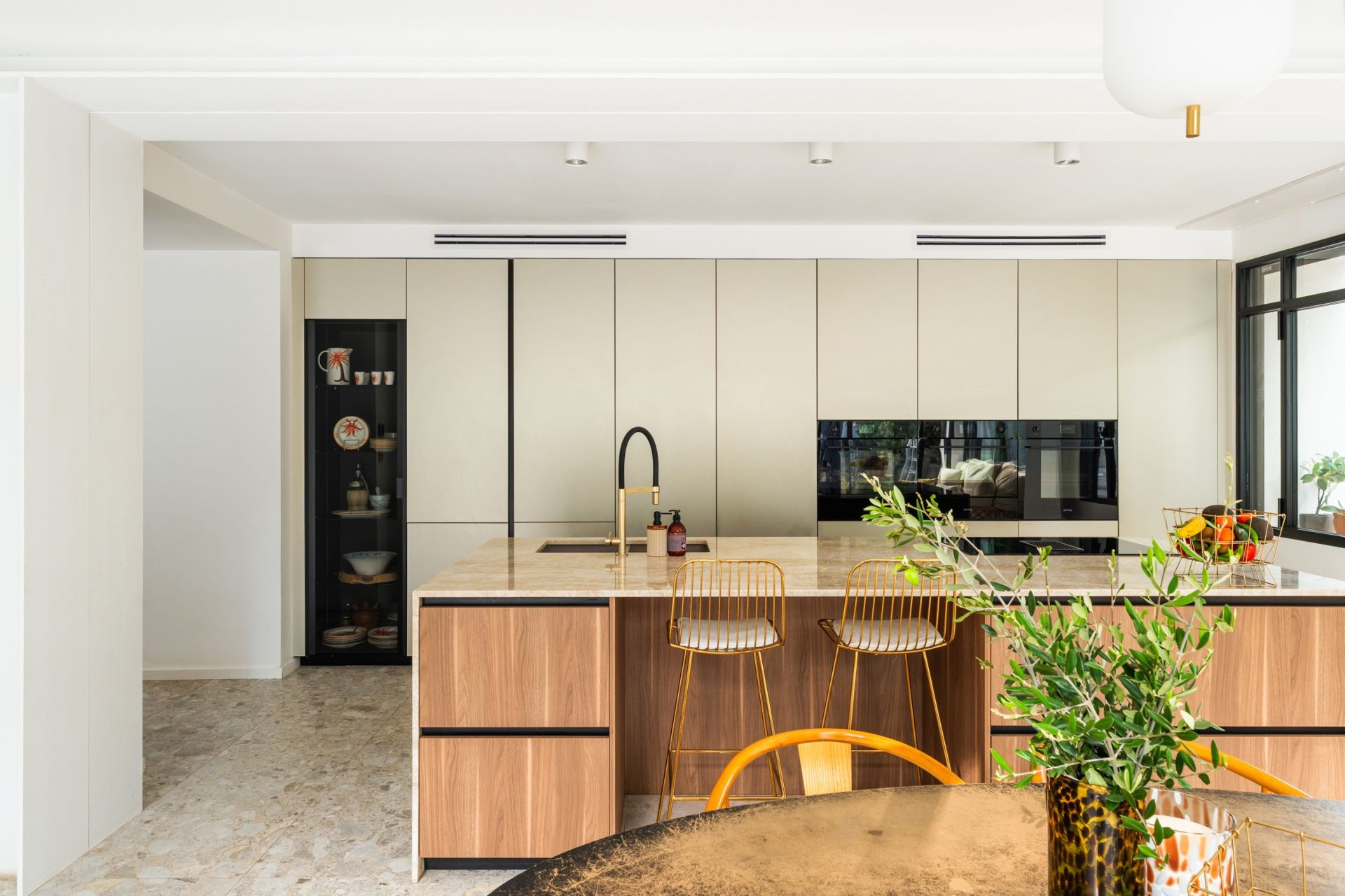 luxury house 6 Rooms for sale on MARSEILLE (13008)