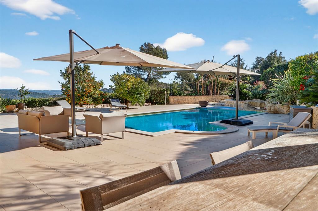 luxury provencale house 6 Rooms for sale on MONTAUROUX (83440)