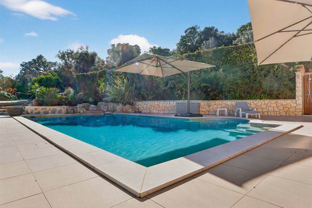 luxury provencale house 6 Rooms for sale on MONTAUROUX (83440)