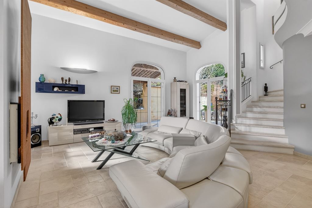 luxury provencale house 6 Rooms for sale on MONTAUROUX (83440)