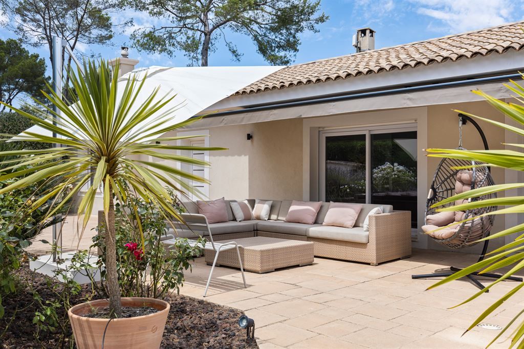 luxury villa 8 Rooms for sale on MOUGINS (06250)
