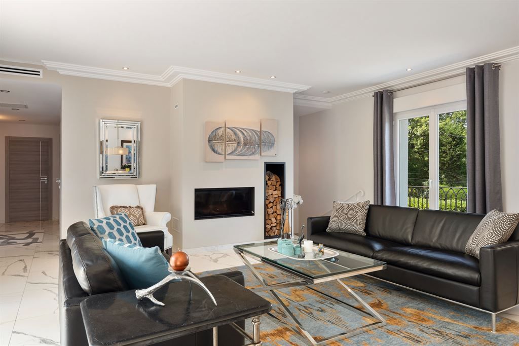 luxury villa 8 Rooms for sale on MOUGINS (06250)