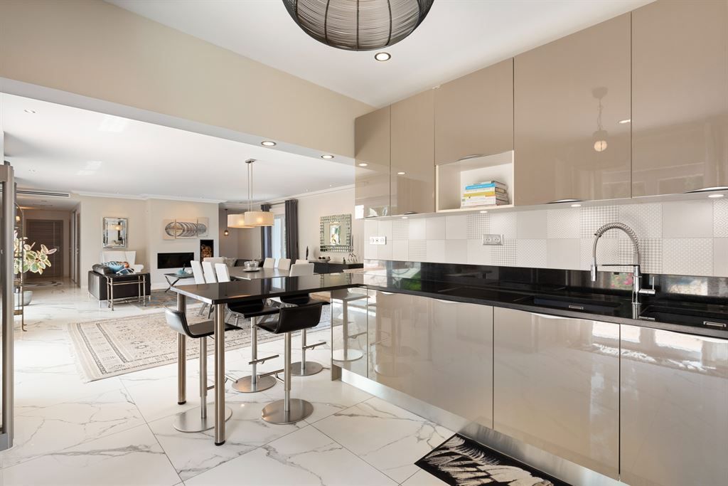 luxury villa 8 Rooms for sale on MOUGINS (06250)