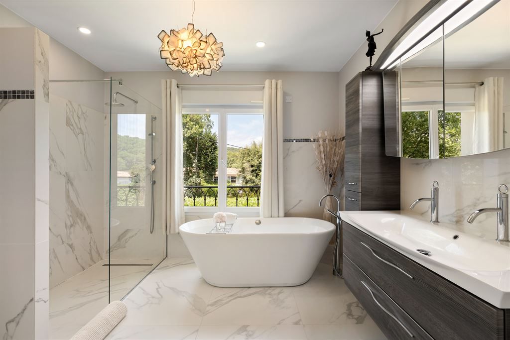 luxury villa 8 Rooms for sale on MOUGINS (06250)