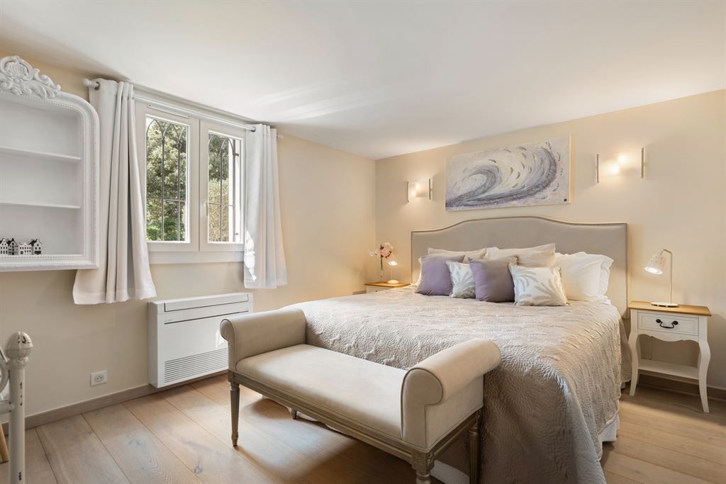 luxury villa 8 Rooms for sale on MOUGINS (06250)