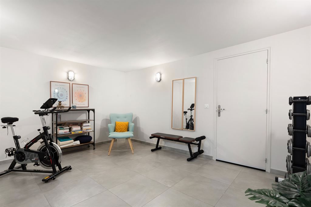 luxury villa 8 Rooms for sale on MOUGINS (06250)